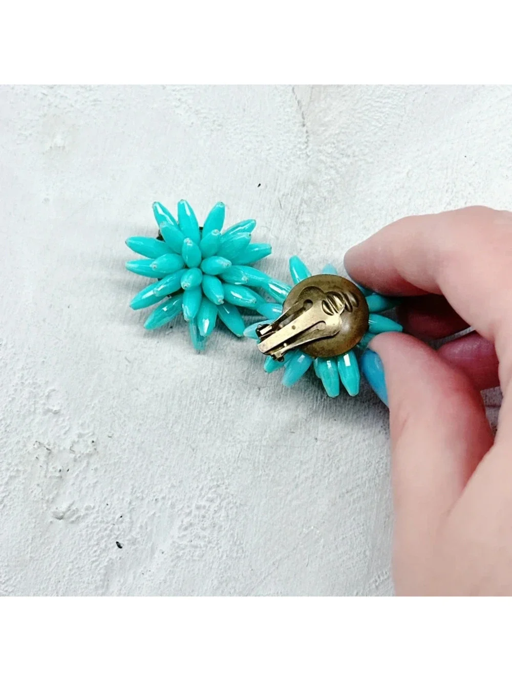 836mc. Aqua Floral CLIP ON’s Earrings Vintage